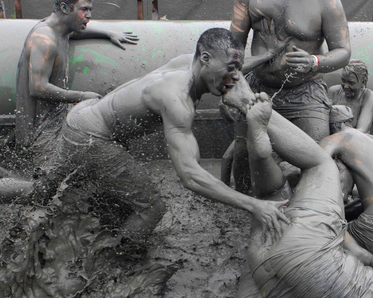 голая женская борьба в грязи фото 59