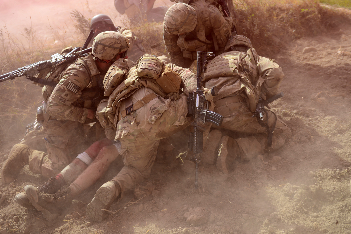 Раненые солдаты в Афганистане