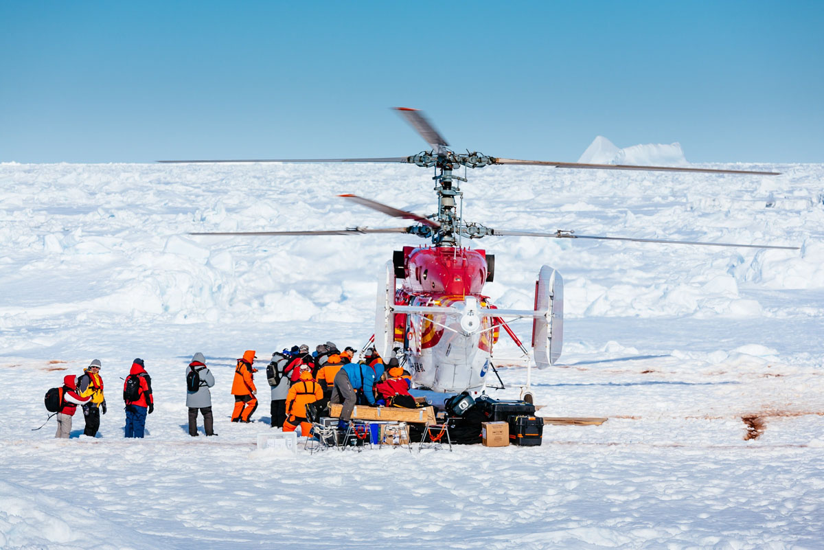Вертолеты в Антарктиде