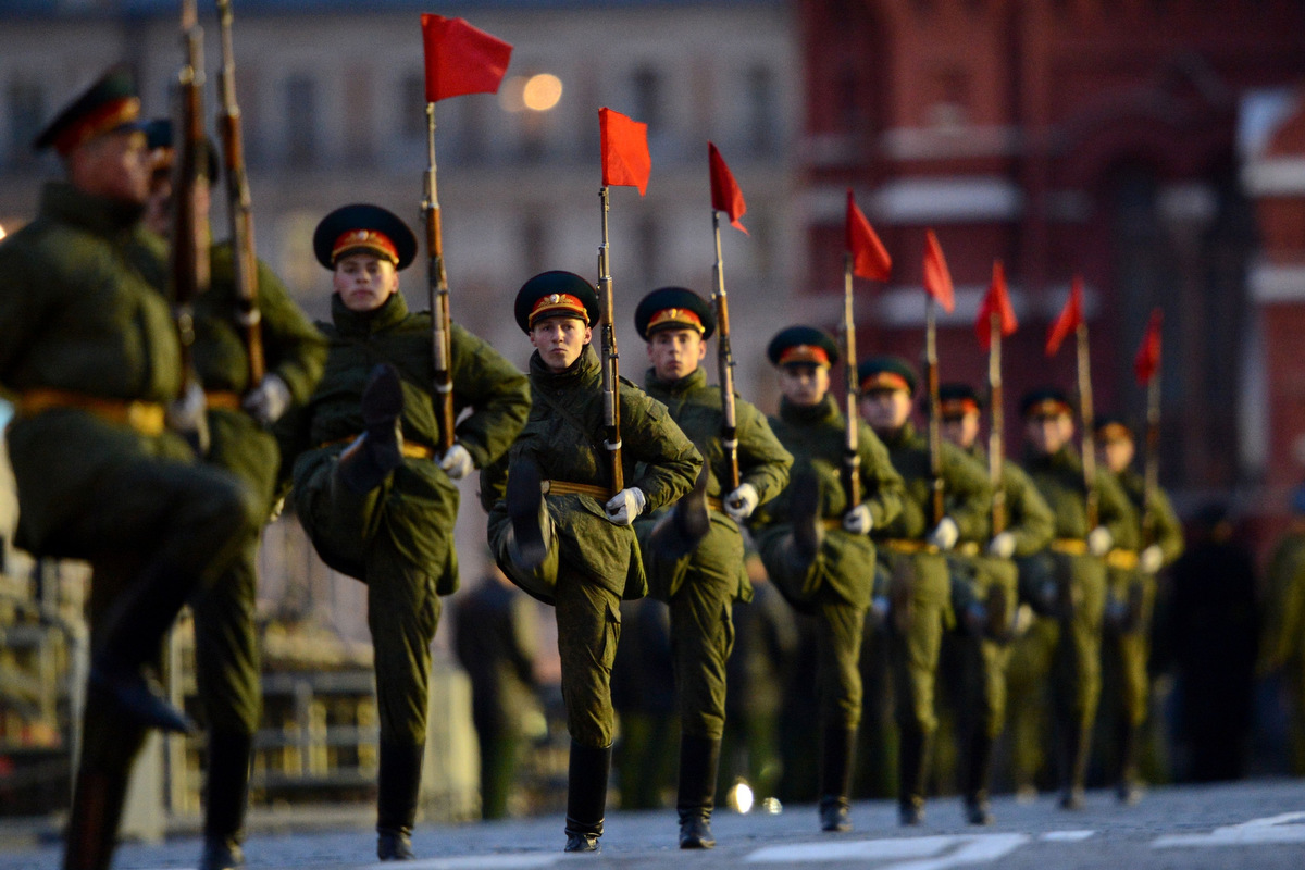 Солдаты на красной площади