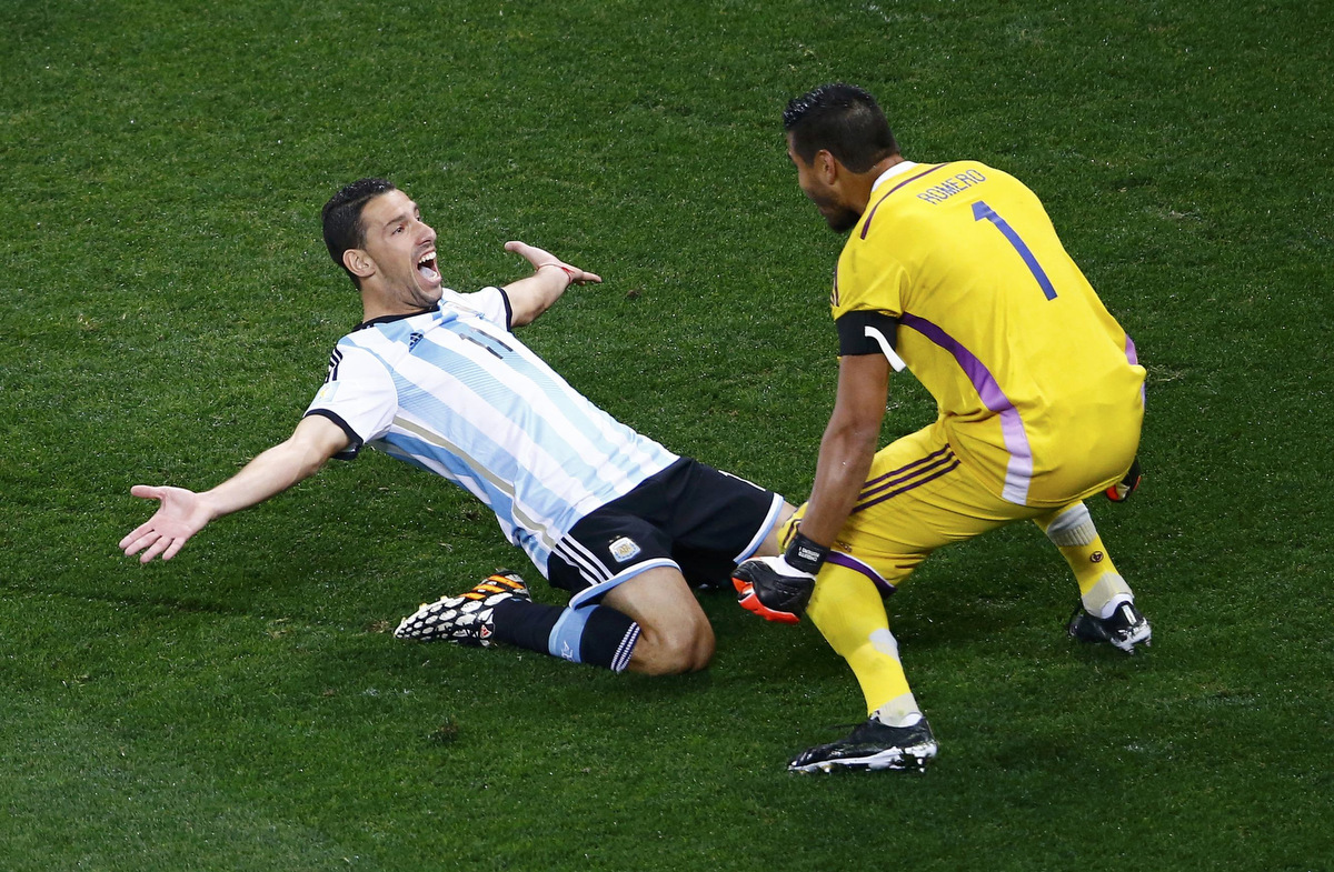 Maxi Rodriguez Messi