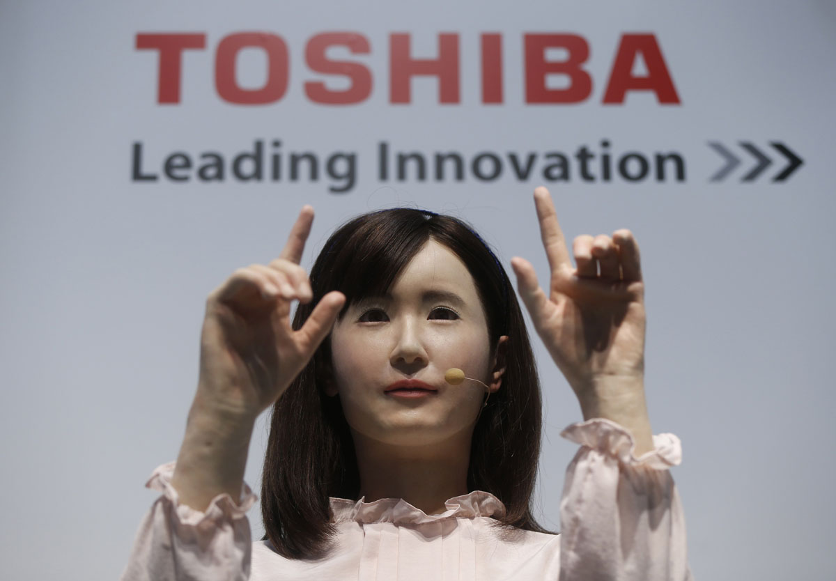 Toshiba demos humanoid robot able to communicate with sign language