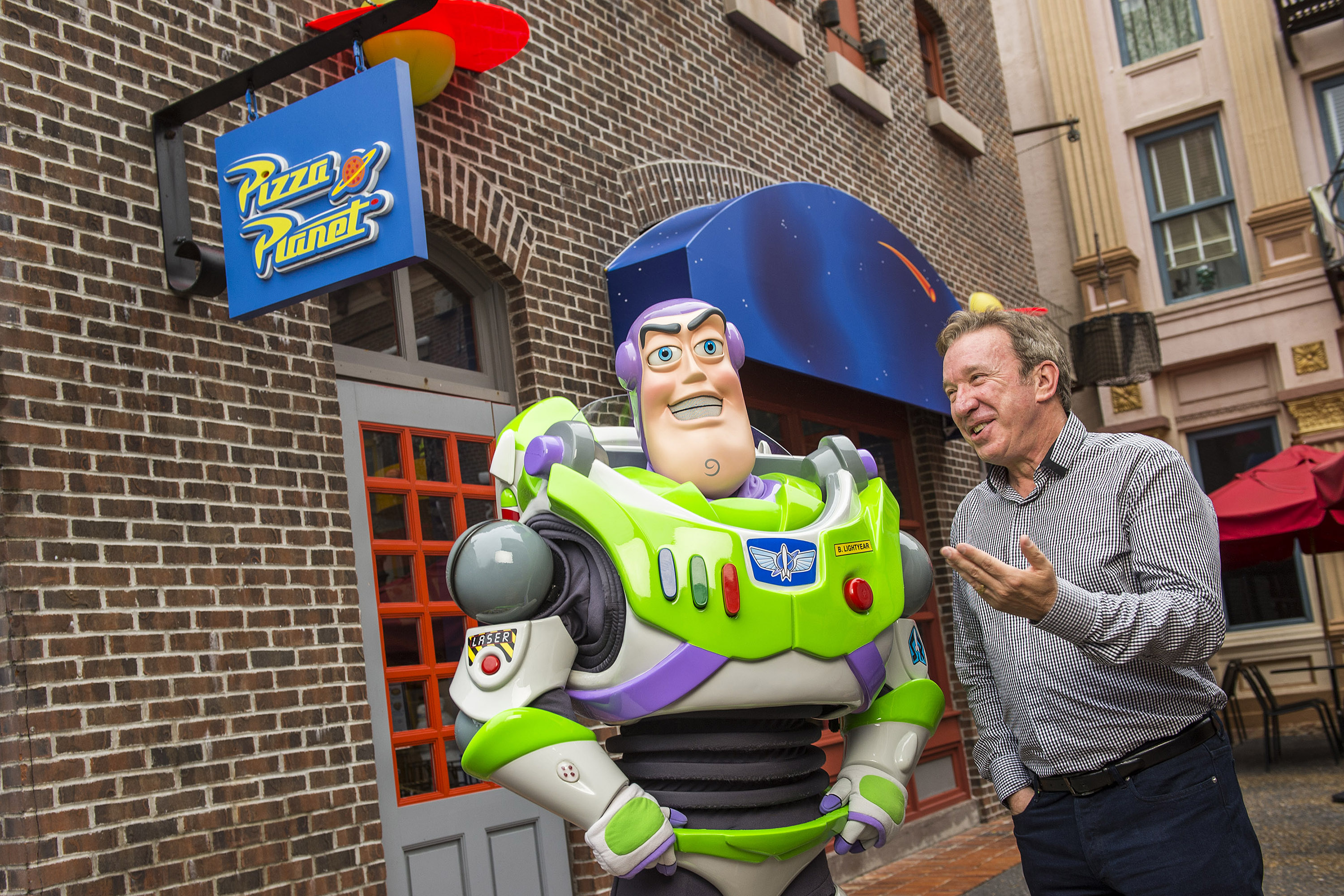 disney parks buzz lightyear