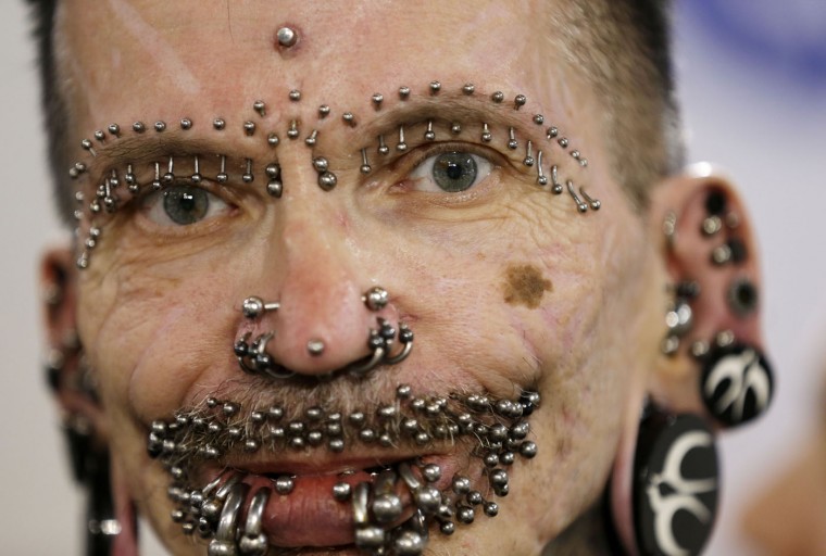 A nata de descoramento de cara que hidrata contra um acne