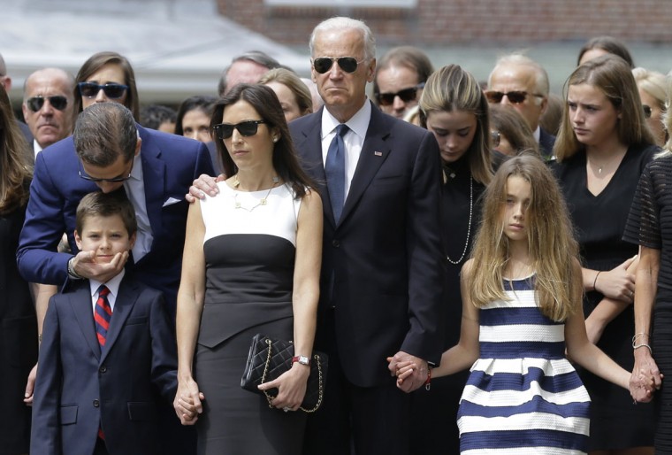 Remembering Beau Biden: Obamas, Clintons join in mourning