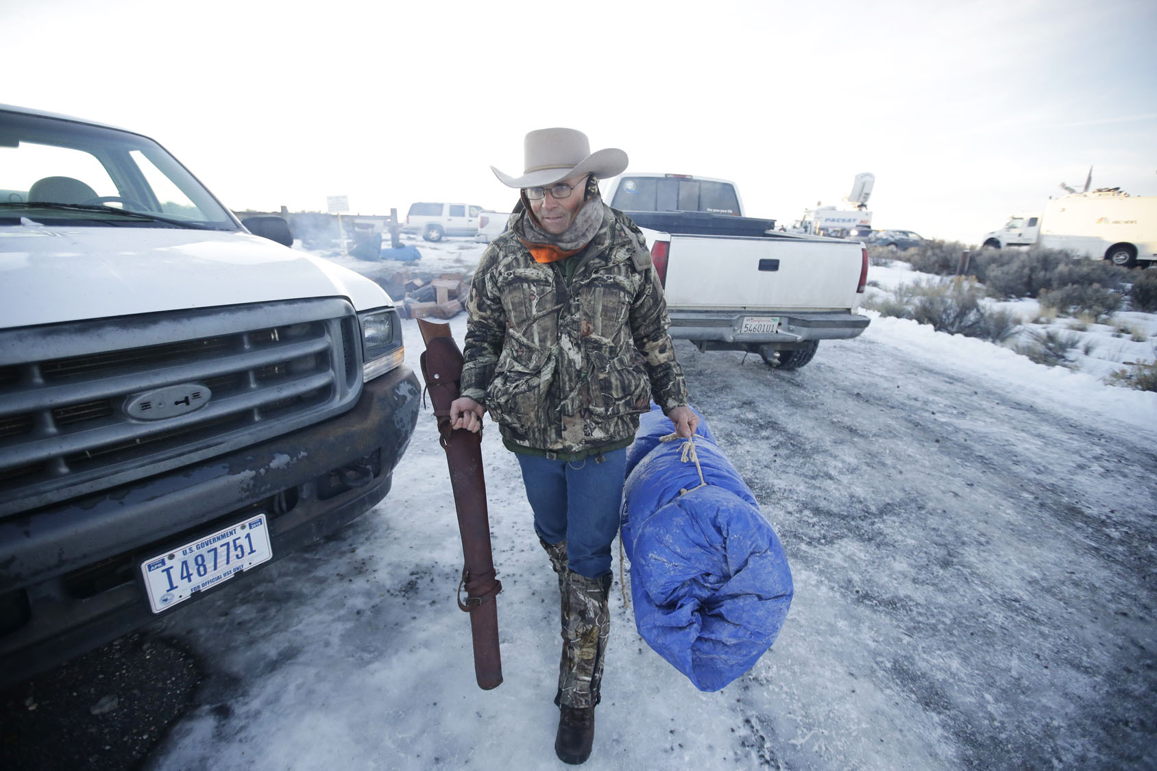 Armed standoff at Oregon wildlife refuge continues