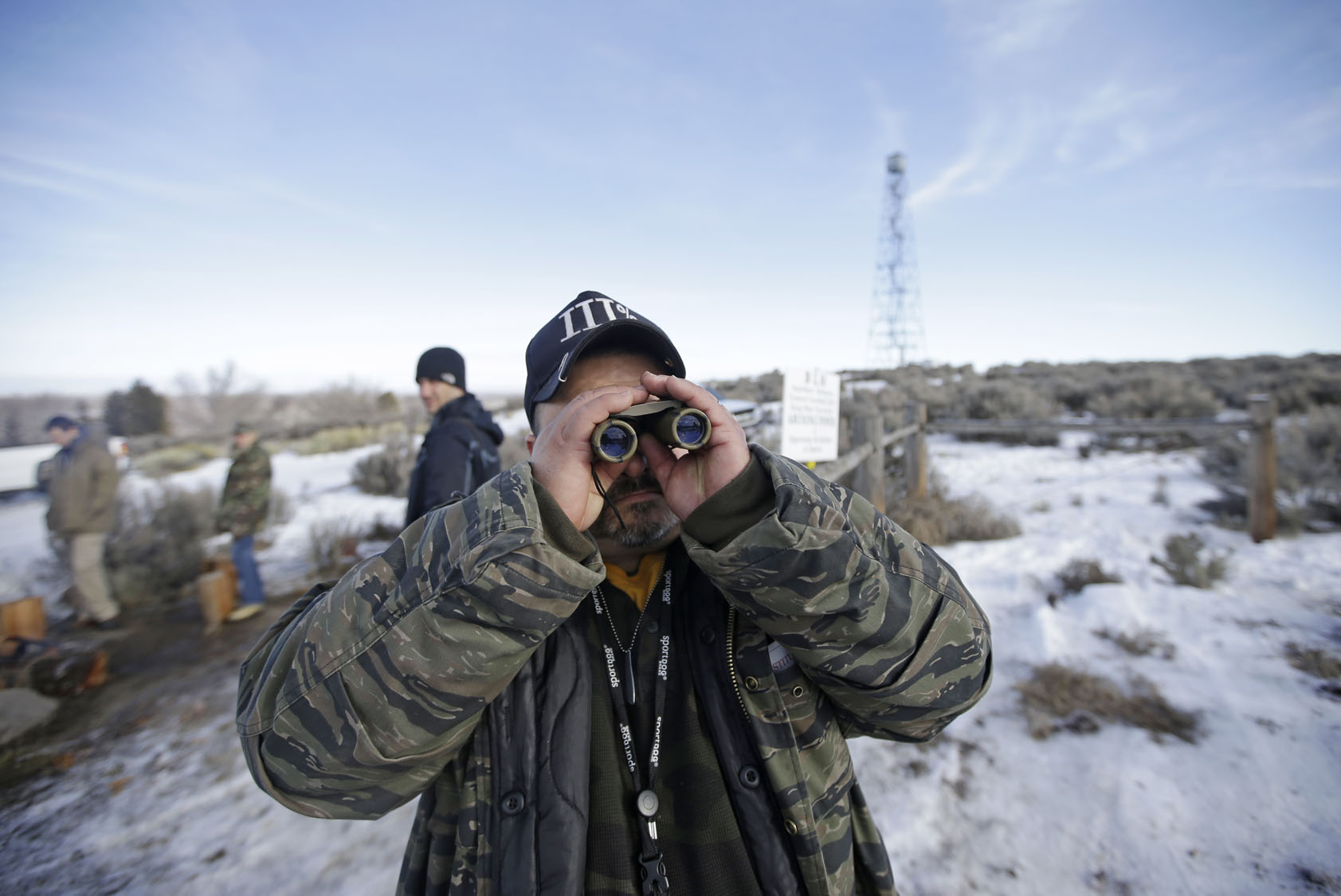 Armed standoff at Oregon wildlife refuge continues