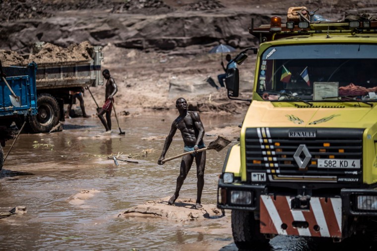 Sand diggers are seen loading trucks at a quarry on the banks of the Congo river in the Kombe district of Brazzaville on March 28, 2016. (MARCO LONGARI/AFP/Getty Images)