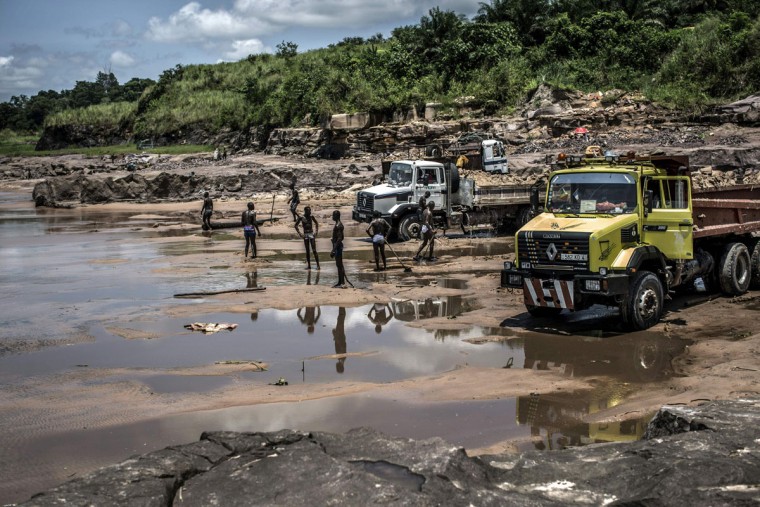 Sand diggers are seen loading trucks at a quarry on the banks of the Congo river in the Kombe district of Brazzaville on March 28, 2016. (MARCO LONGARI/AFP/Getty Images)