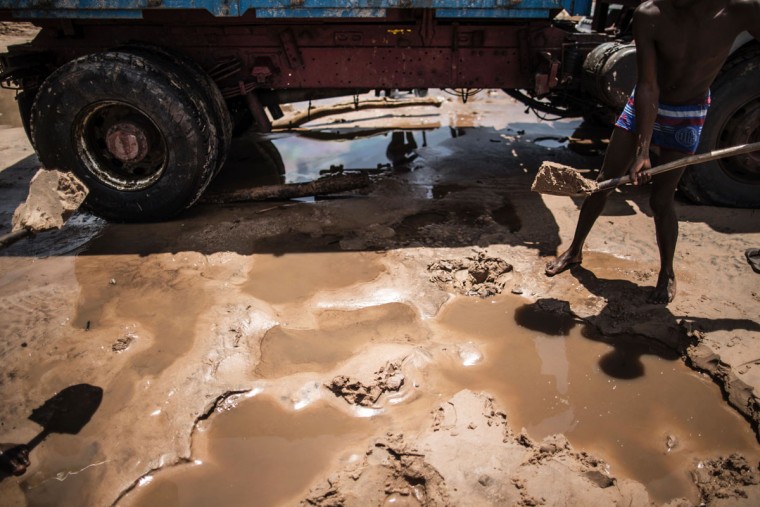 Sand diggers are seen loading trucks at a quarry on the banks of the Congo river in the Kombe district of Brazzaville on March 28, 2016. (MARCO LONGARI/AFP/Getty Images)