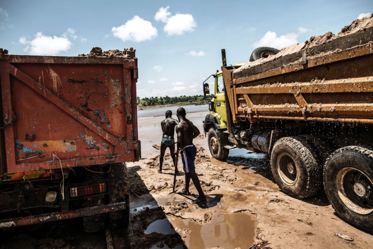 Sand diggers are seen loading trucks at a quarry on the banks of the Congo river in the Kombe district of Brazzaville on March 28, 2016. (MARCO LONGARI/AFP/Getty Images)