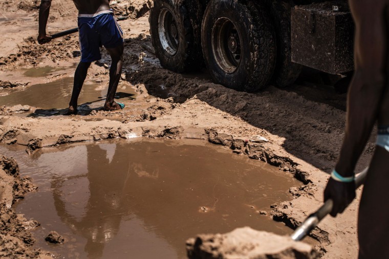 Sand diggers are seen loading trucks at a quarry on the banks of the Congo river in the Kombe district of Brazzaville on March 28, 2016. (MARCO LONGARI/AFP/Getty Images)