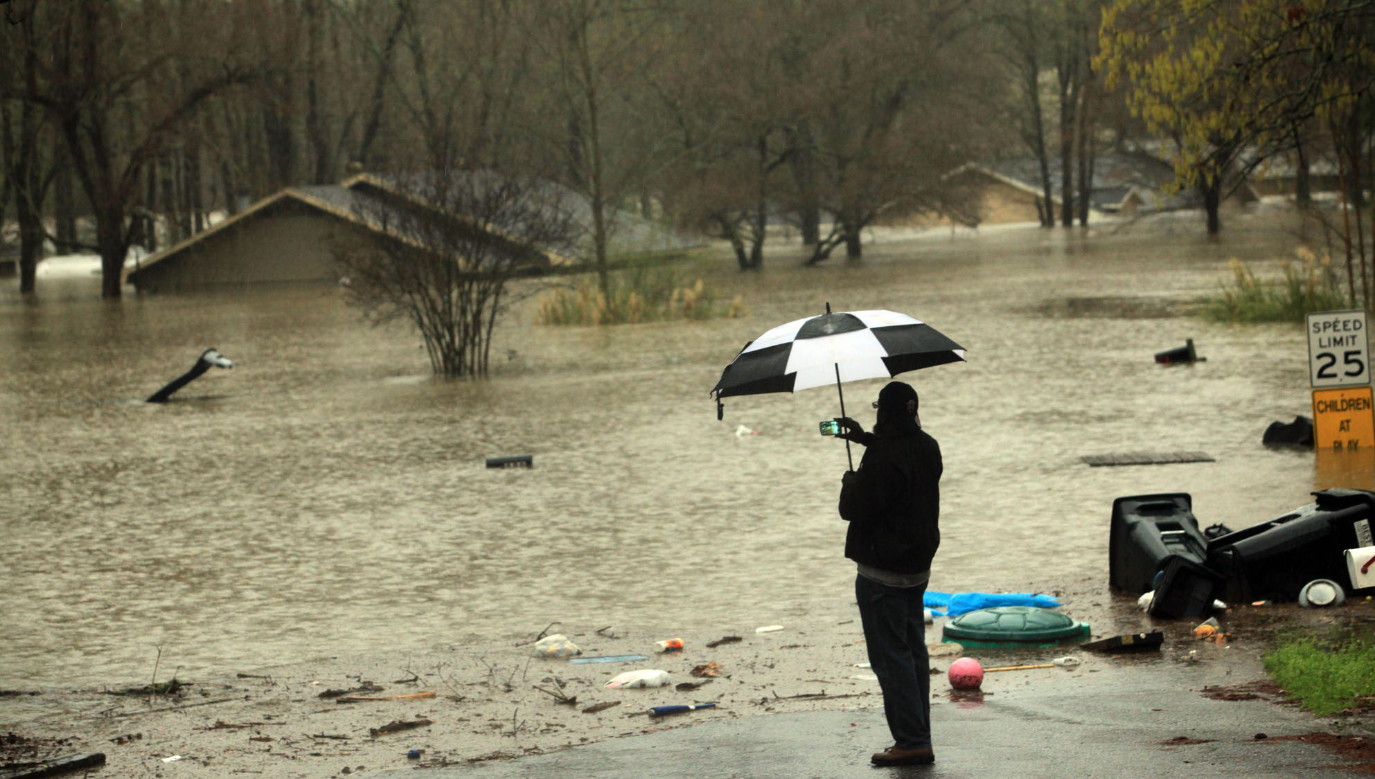 Heavy storms flood Louisiana