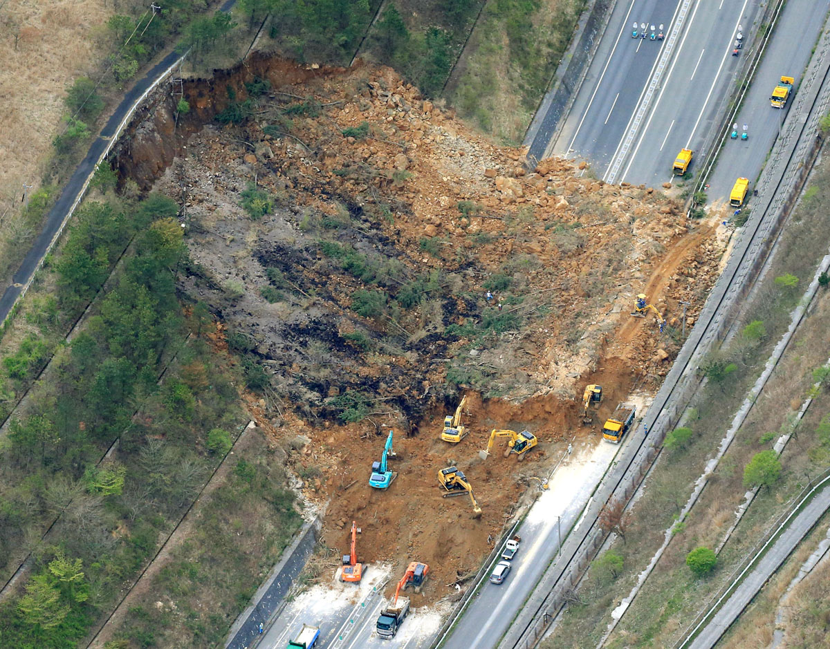 APphoto_Japan Earthquake