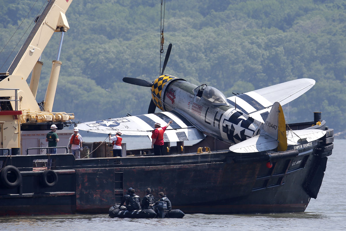 Wwii Era Plane Crashes Into Hudson River