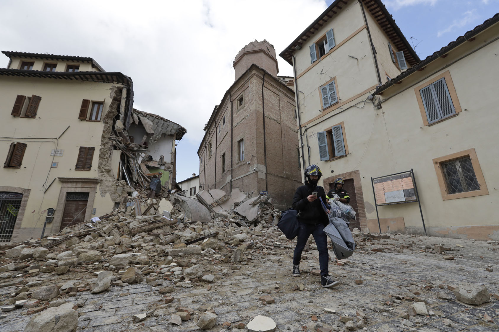 Thousands displaced by earthquakes in central Italy