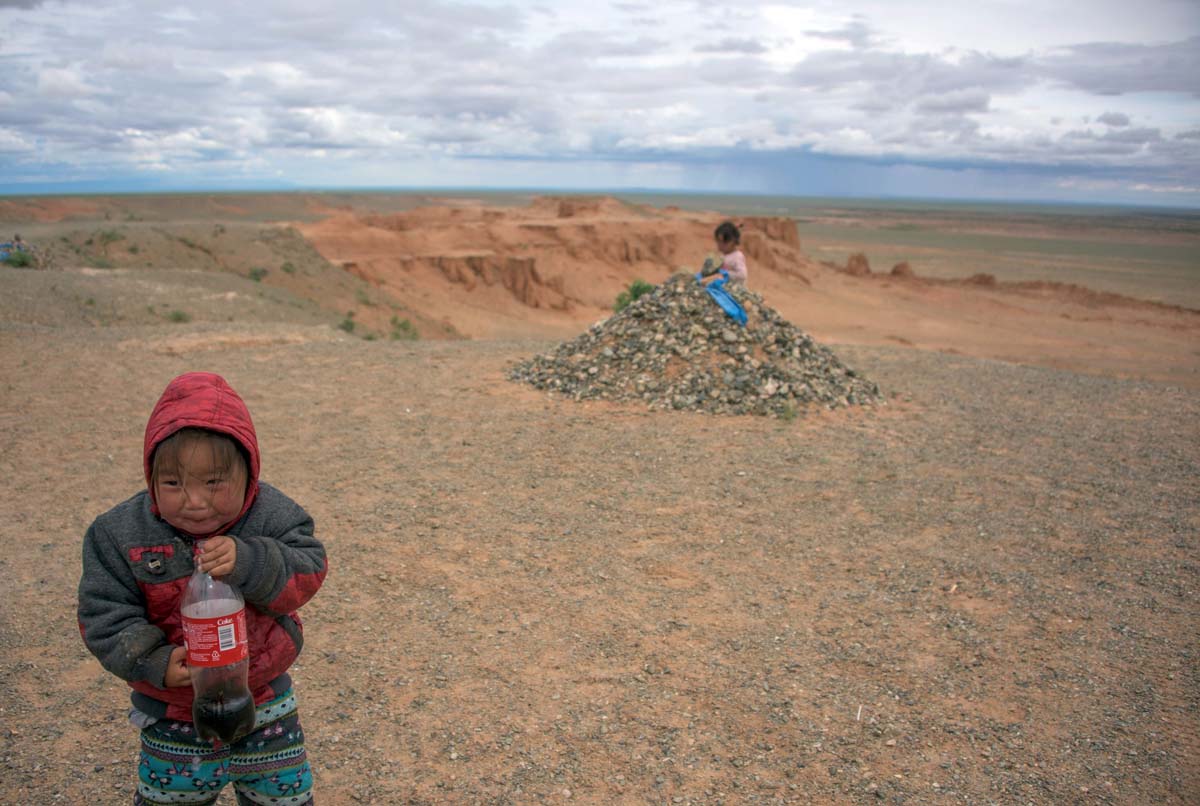 Disappearing dinosaur fossils in the Gobi desert