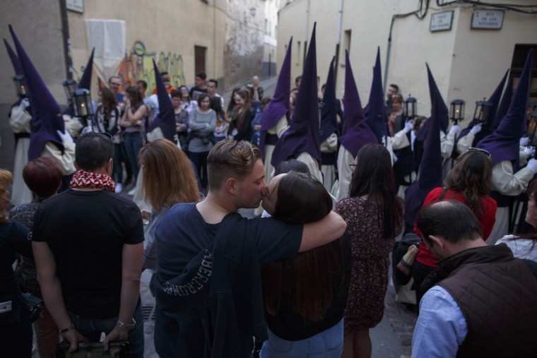 AFP-Getty_Holy-Week-Processions-Are-Held-In-Zamora2-760x507.jpg