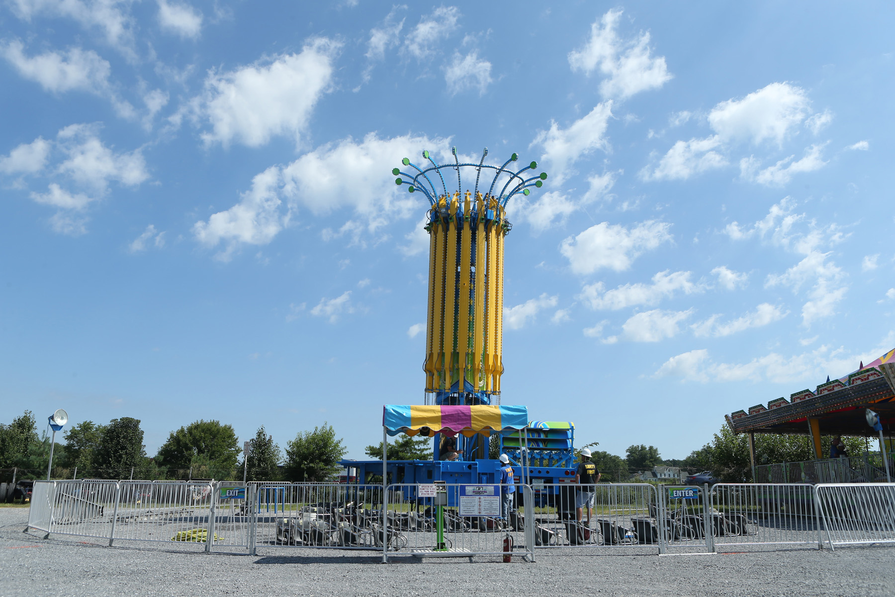 Time lapse: Setting up the rides at the Howard County Fair