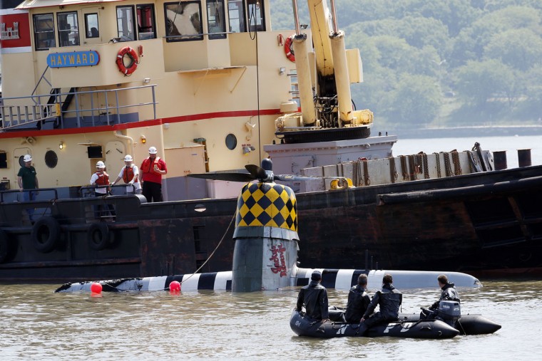 WWII-era plane crashes into Hudson River