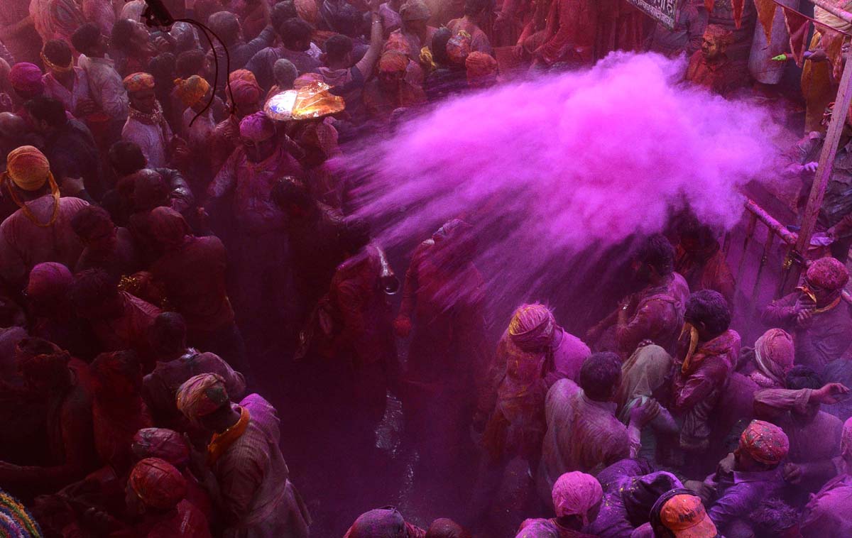 Spring colors on display as Hindus celebrate Holi